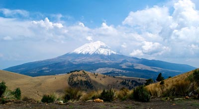 Vista del volcán Popocatépetl desde Altzomoni